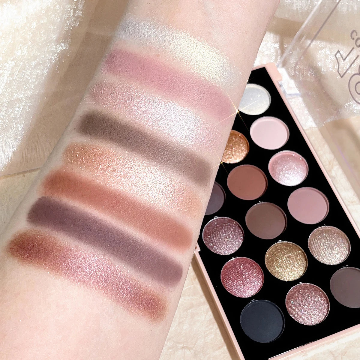 18-Color Long-Lasting Eyeshadow Palette with Matte & Glitter Shades